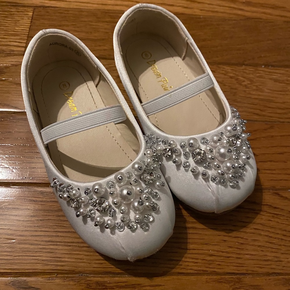 Flower girl shoes!! Like new!  Toddler size 8